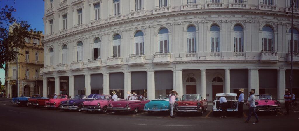 A line of old American cars