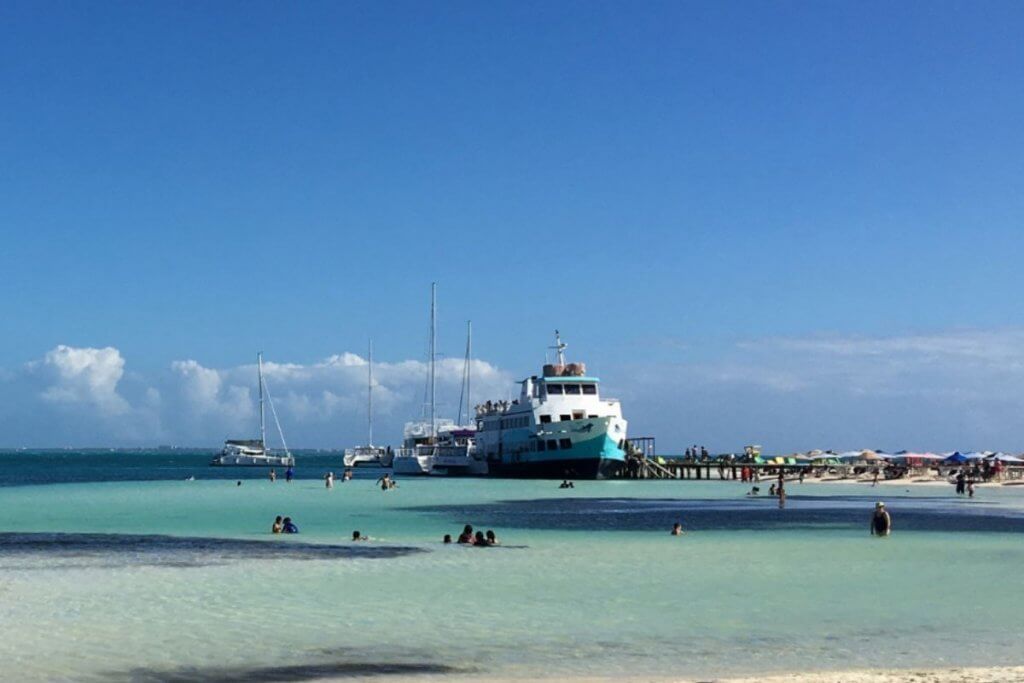 Parque Playa Langosta, beautiful waters and water sand