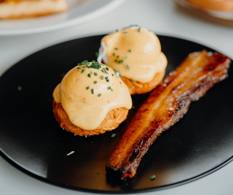 The Bacon Bene on a plate, definately worth the taste at one of the best Papamoa cafes