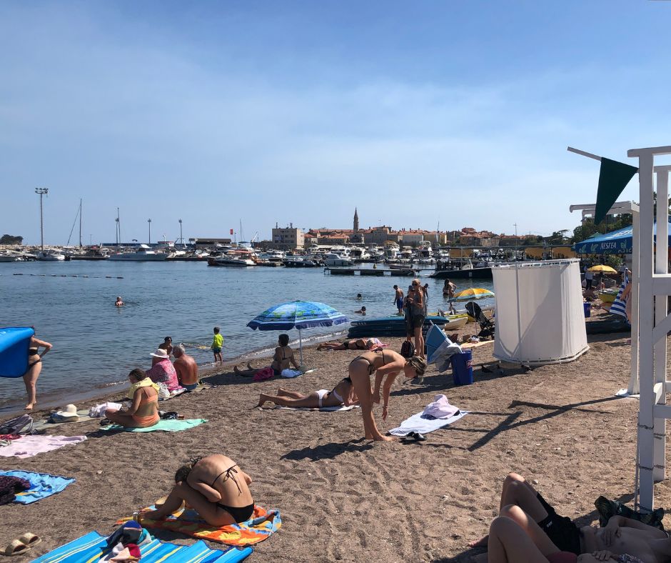 Budva Beach, with peolpe relax on the sand/pebbles and water