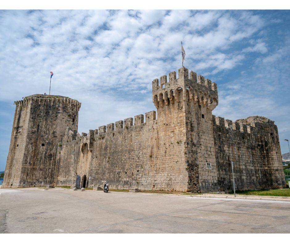 The stunning Kamerlengo Castle