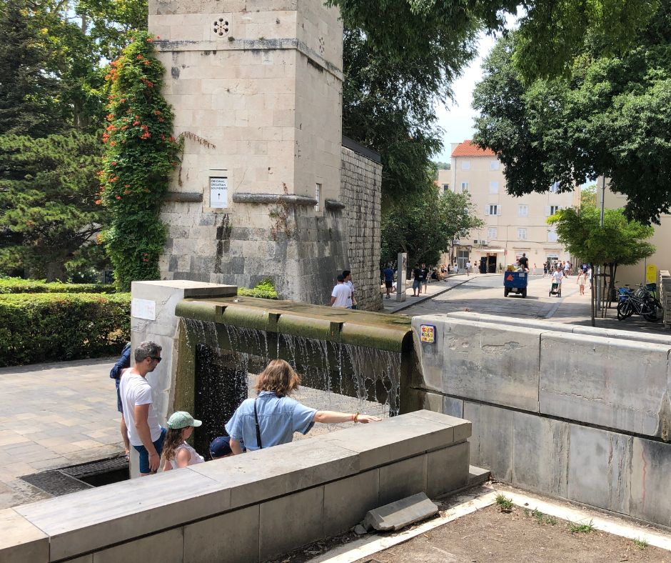 The Tap Water, this is where the Aqua fountain stops. Here people are soaking their feet