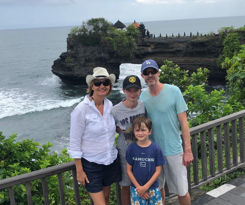 Family photo overlooking the Batu Bolong temple with the waves rolls in